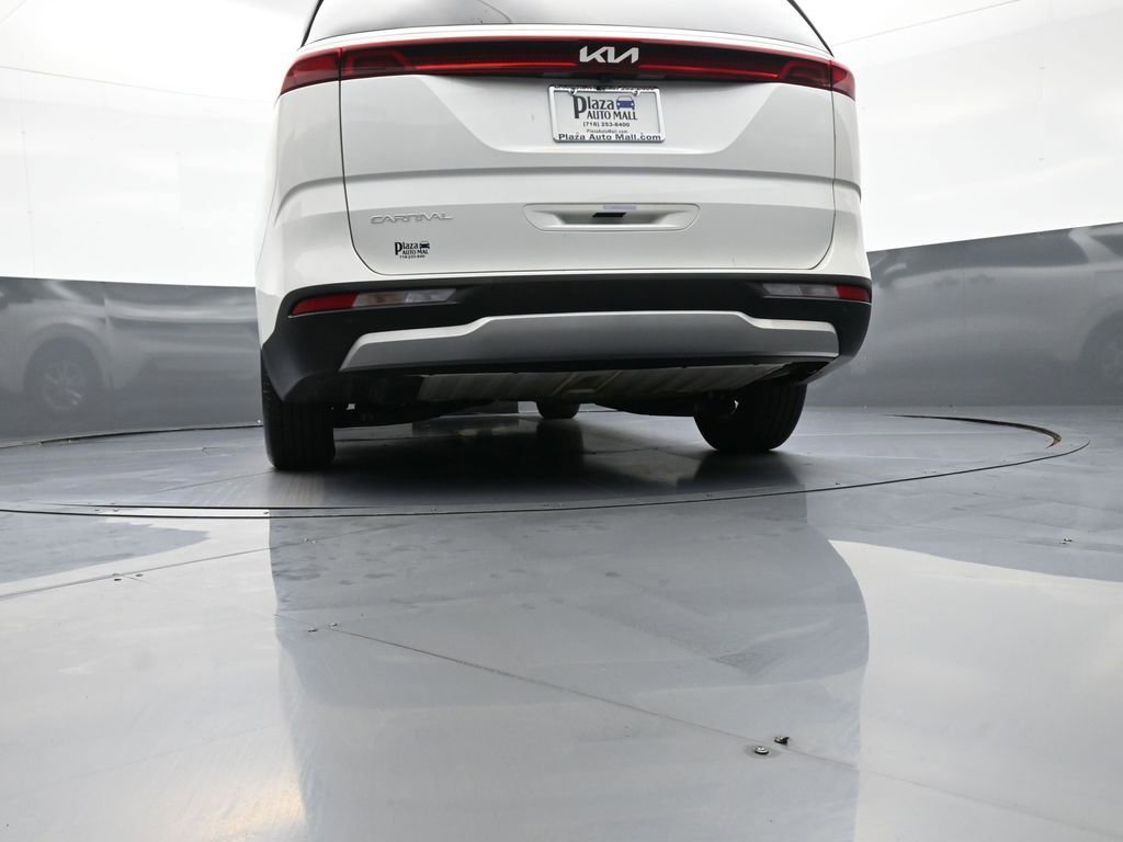 Used 2024 Kia Carnival LX FWD image 30