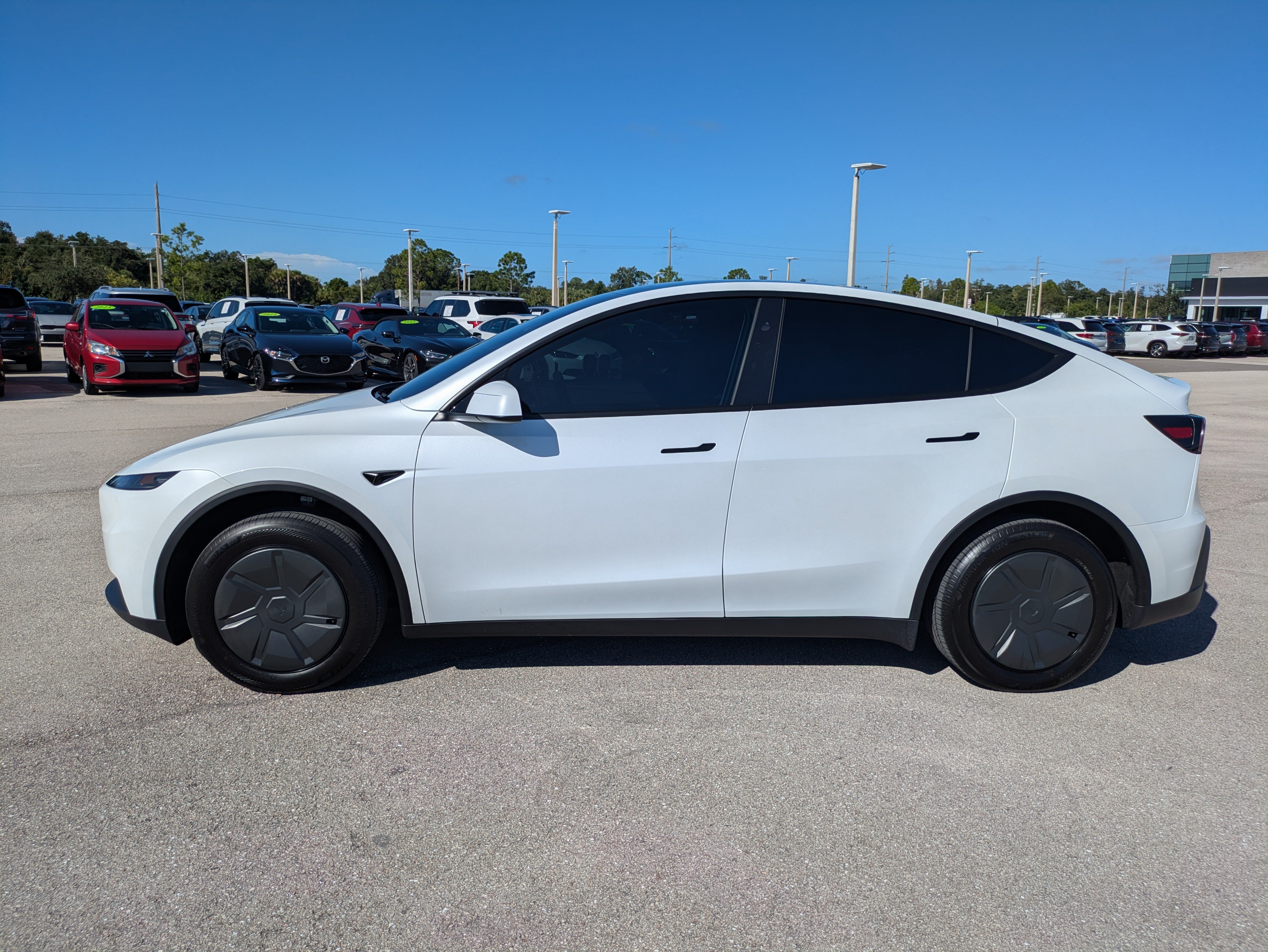 Used 2026 Tesla Model Y Long Range RWD image 7