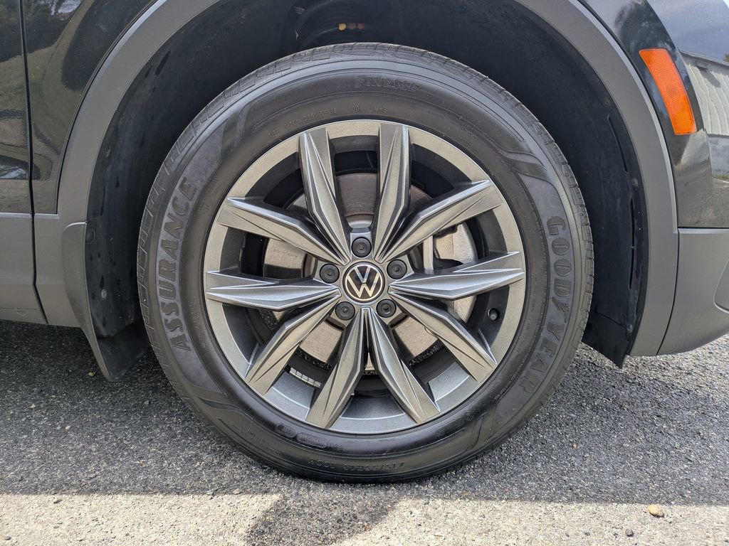 Certified 2022 Volkswagen Tiguan SE image 11