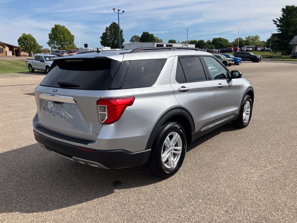 Used 2023 Ford Explorer XLT w/ Equipment Group 202A AWD/4WD image 7