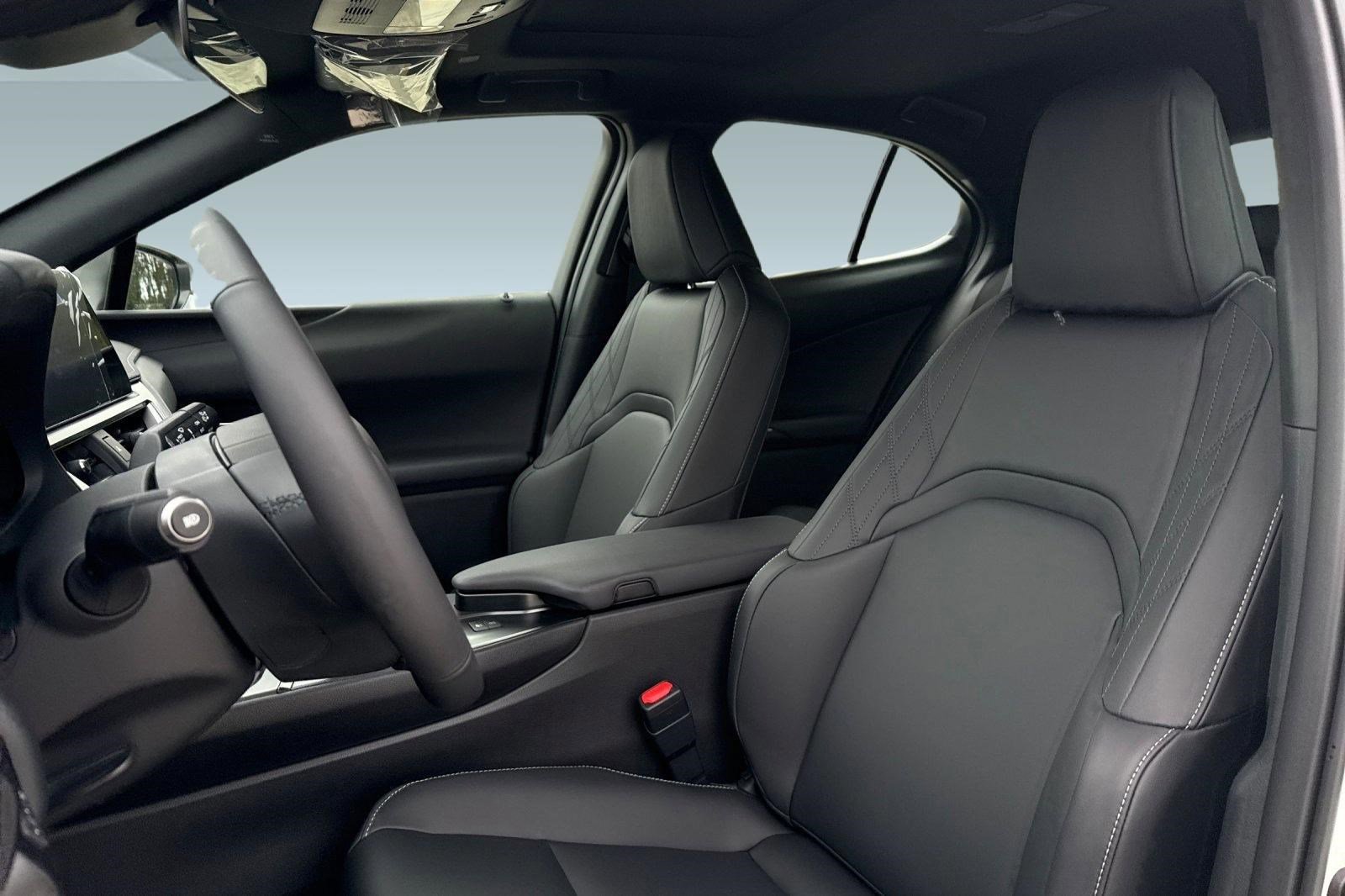 New 2026 Lexus UX 300h FWD image 5