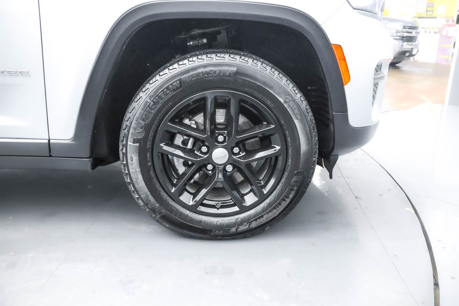 Used 2023 Jeep Grand Cherokee Laredo X image 38