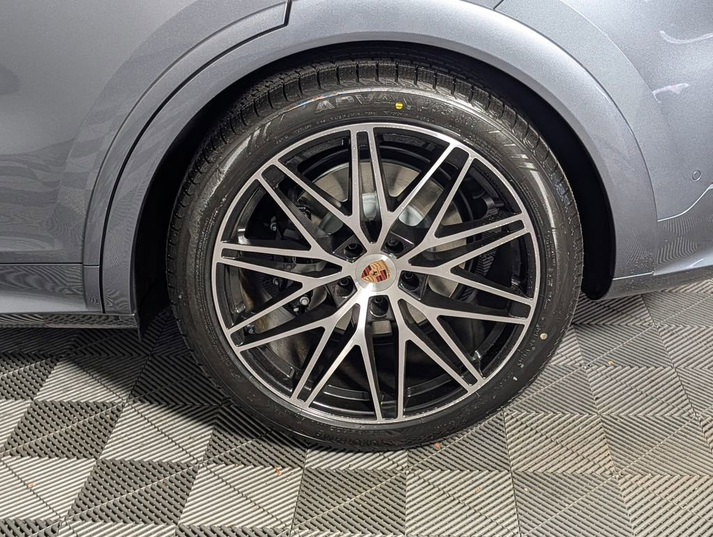 New 2026 Porsche Cayenne GTS image 12