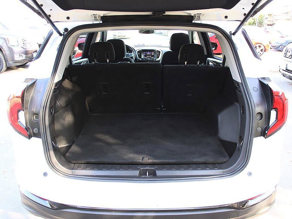 Used 2020 GMC Terrain SLE w/ Elevation Edition FWD image 9