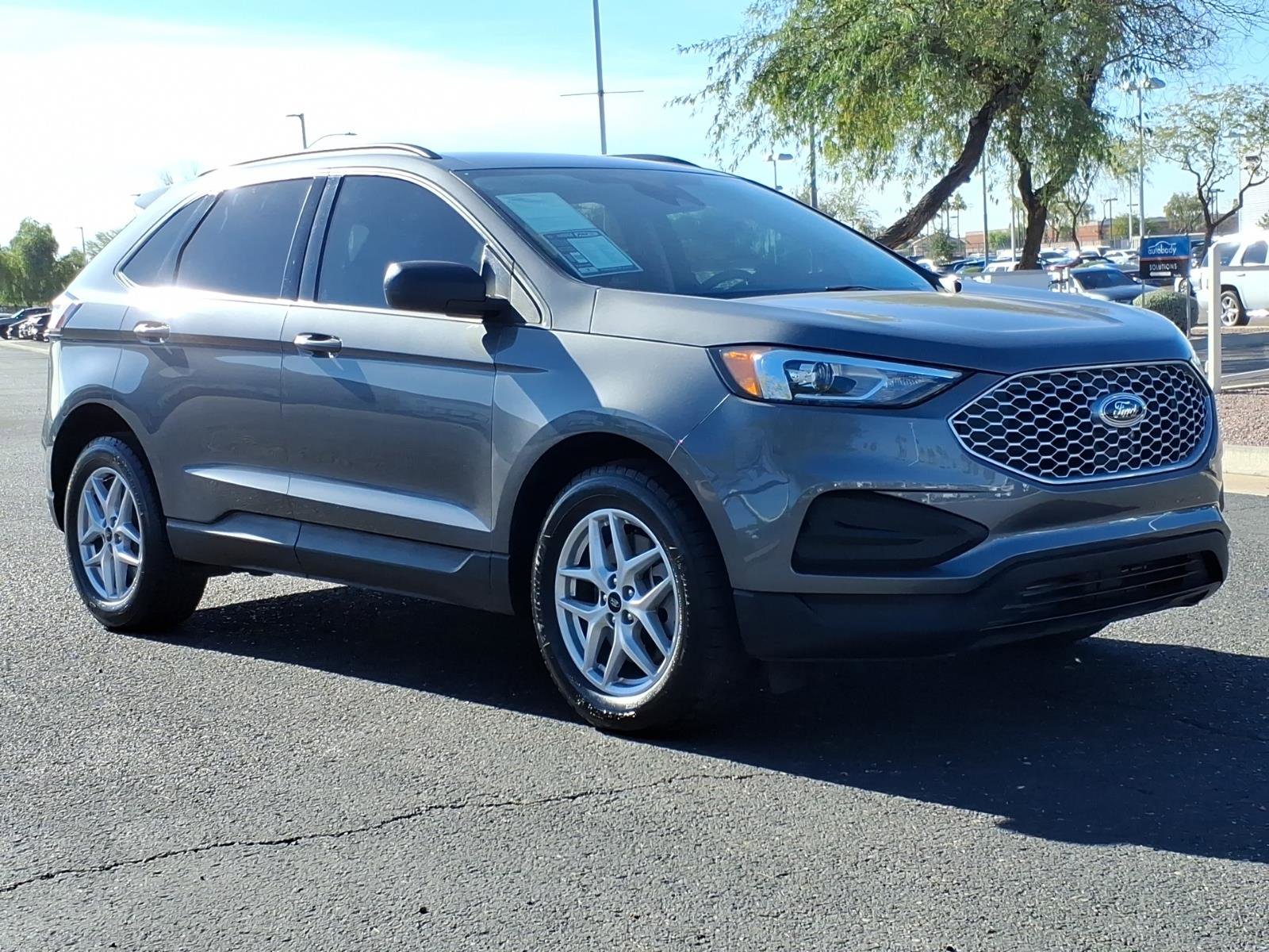 Used 2024 Ford Edge SE image 1