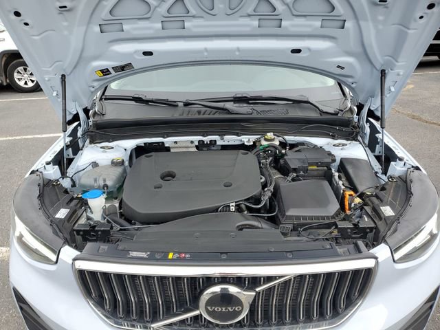 Used 2025 Volvo XC40 B5 Core image 29