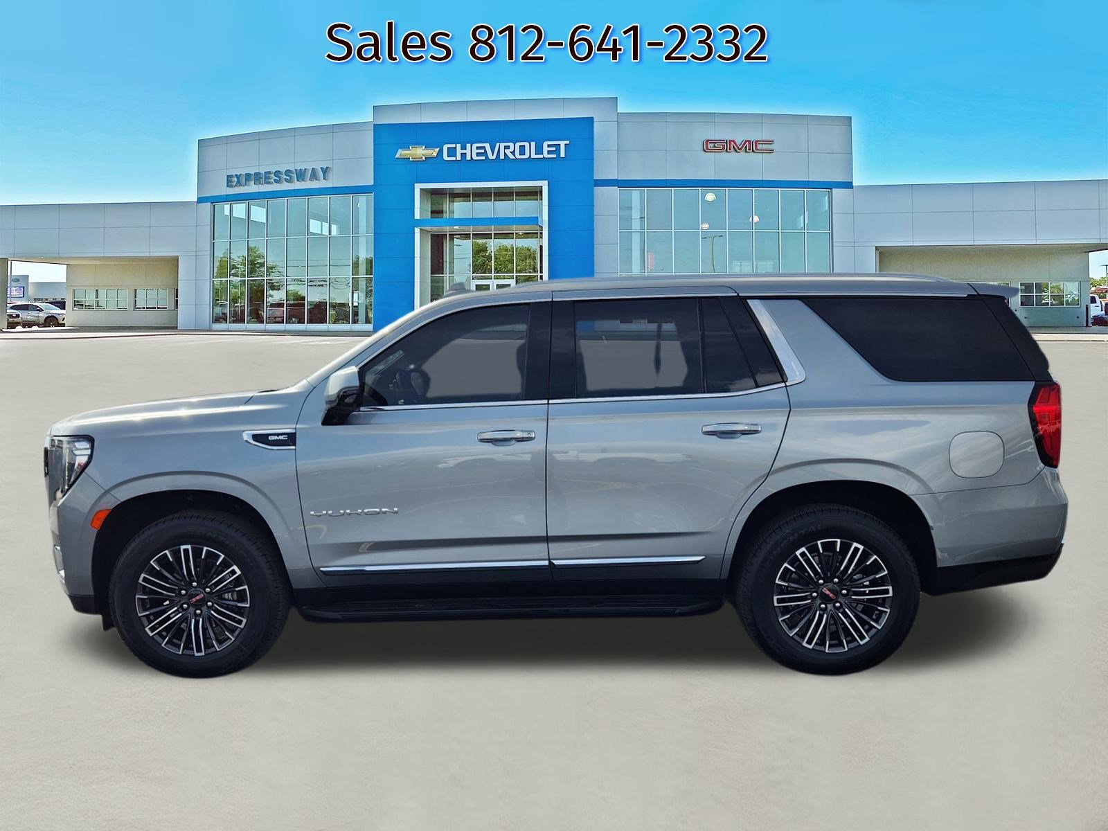 Used 2024 GMC Yukon SLT w/ SLT Luxury Package image 4