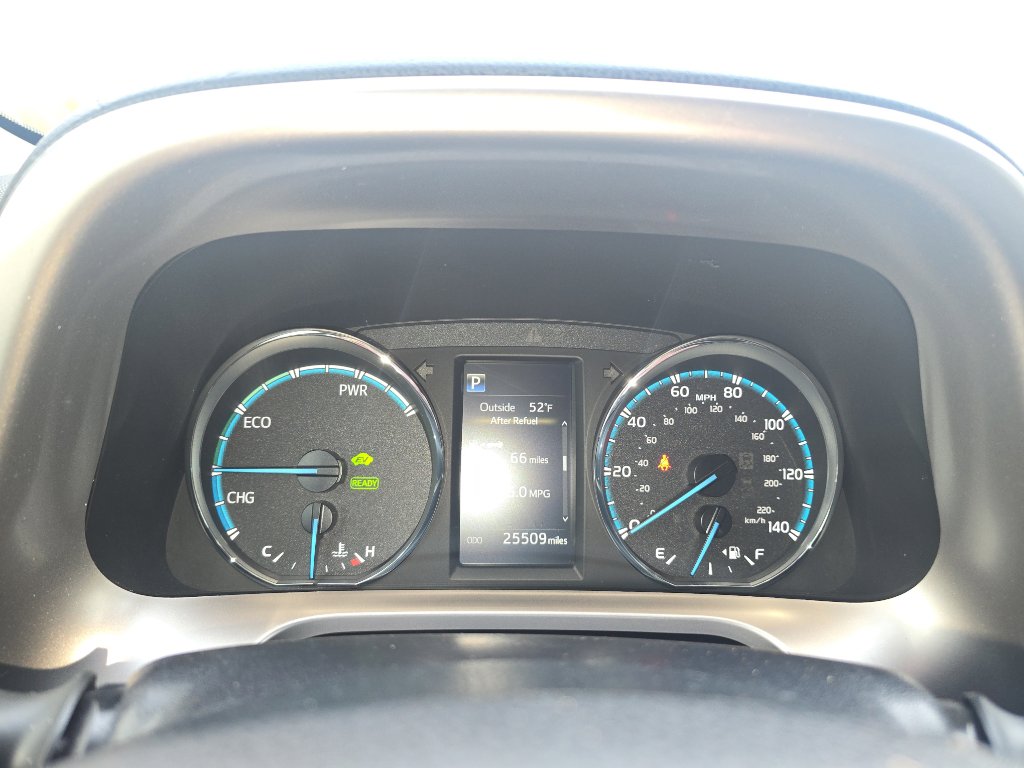 Used 2018 Toyota RAV4 LE image 17