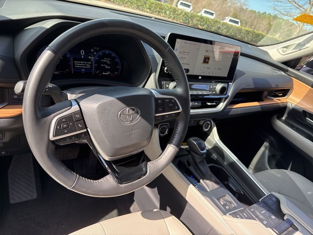 Used 2024 Toyota Grand Highlander Limited image 10