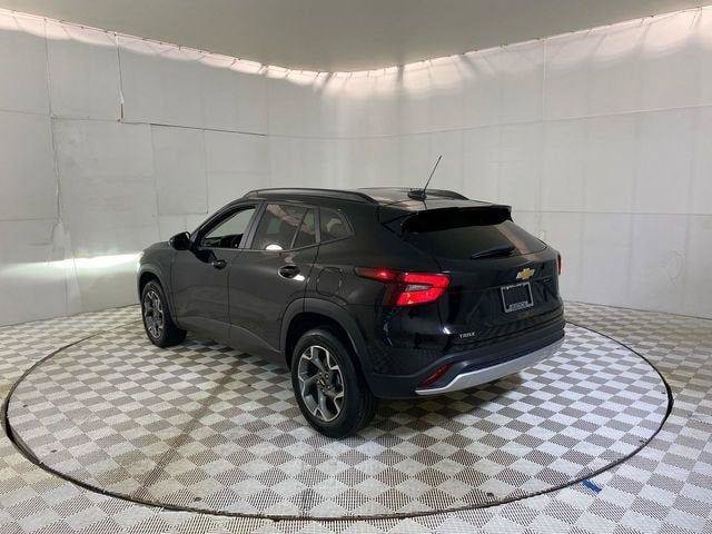 Used 2024 Chevrolet Trax LT w/ Driver Confidence Package FWD image 23
