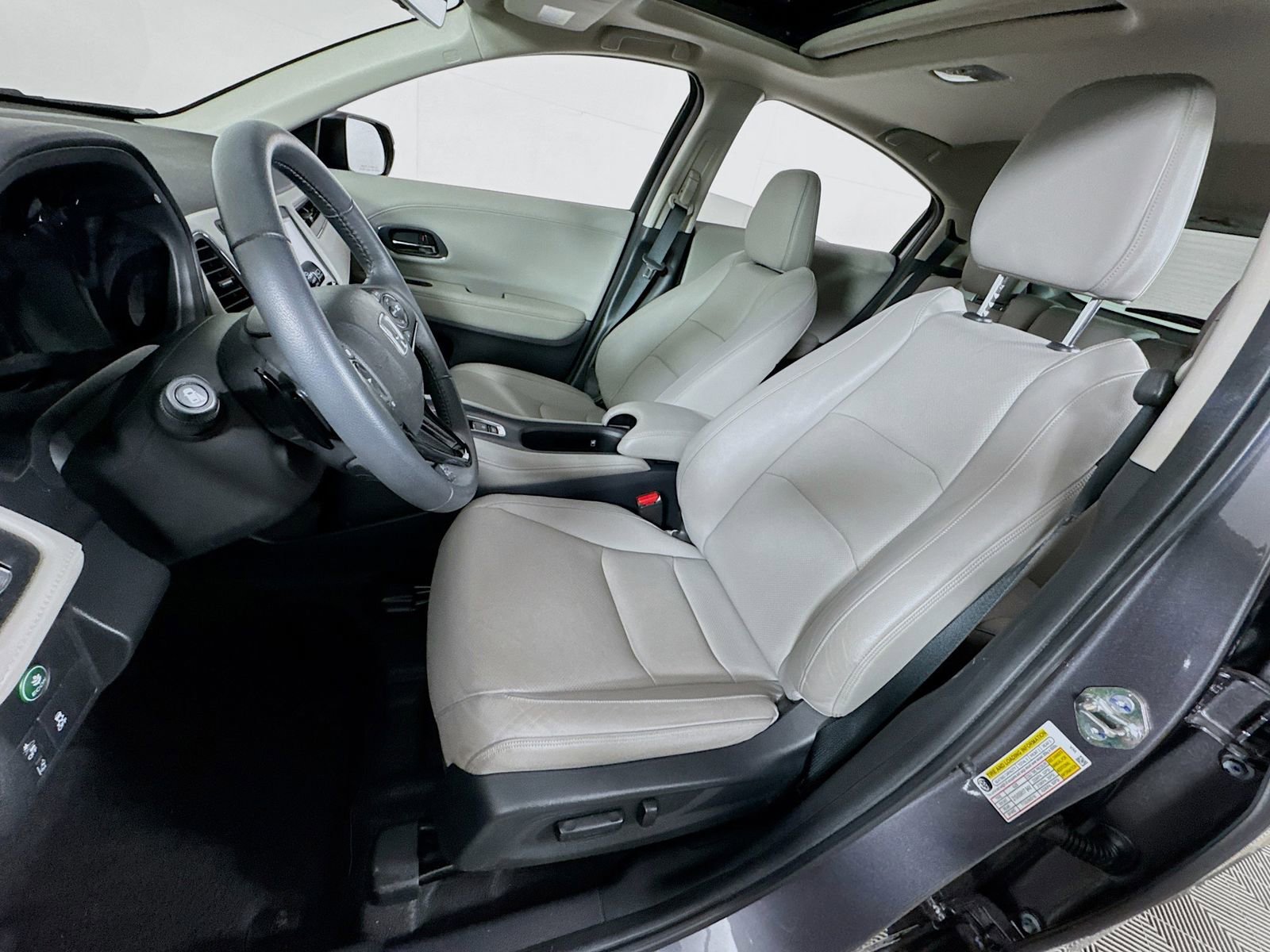 Used 2019 Honda HR-V Touring image 12