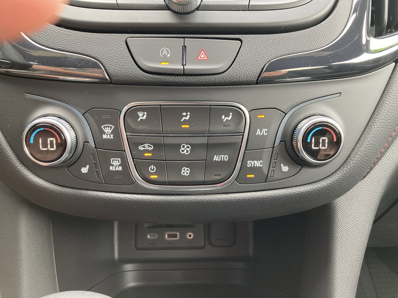 Used 2024 Chevrolet Equinox RS AWD/4WD image 33