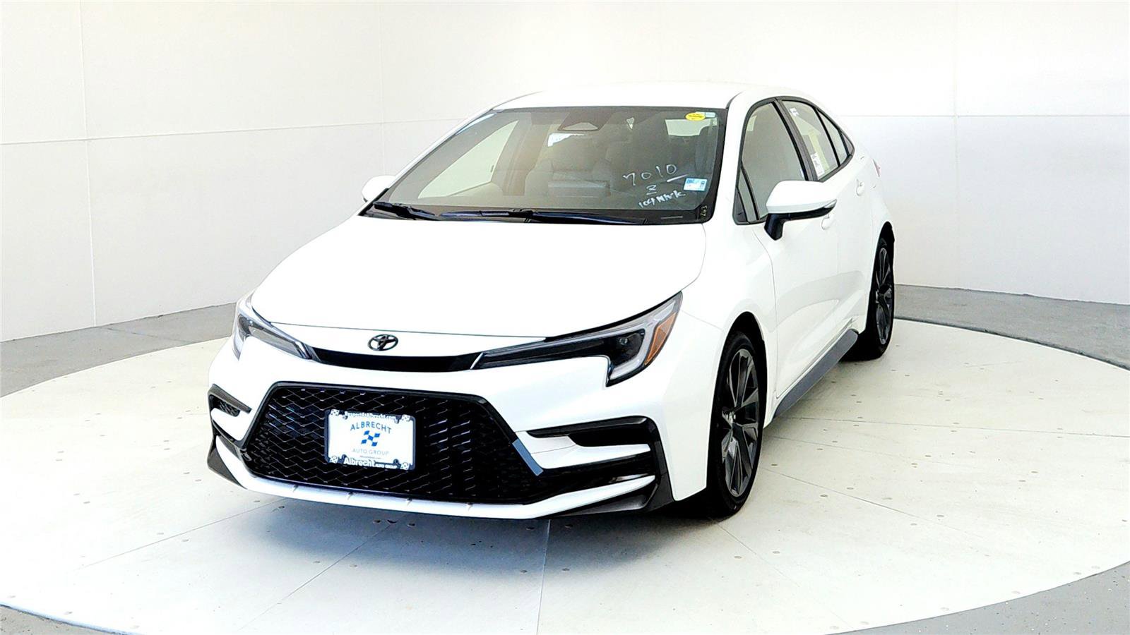 New 2026 Toyota Corolla SE FWD image 2