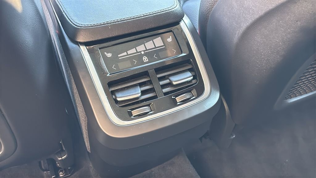 Certified 2023 Volvo XC90 B6 Core w/ Climate Package image 9