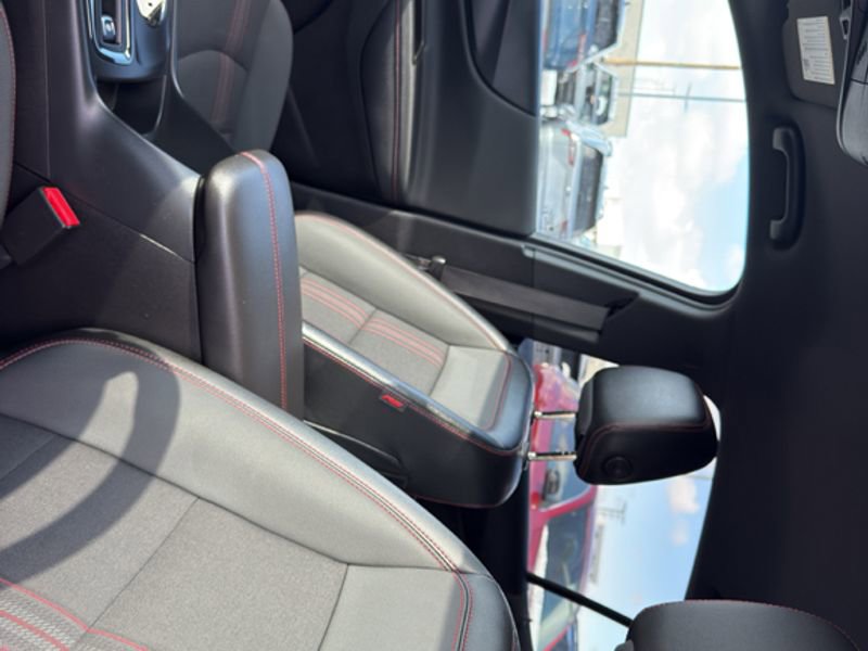 Used 2023 Chevrolet Equinox RS image 26