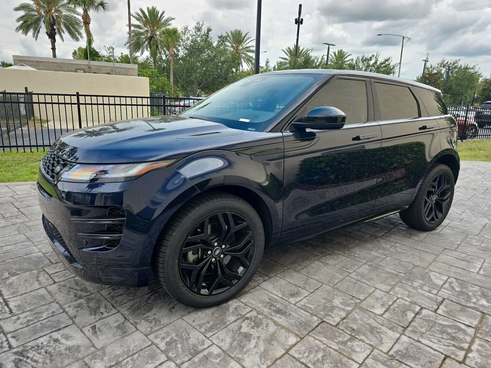 Used 2023 Land Rover Range Rover Evoque R-Dynamic SE AWD/4WD image 3