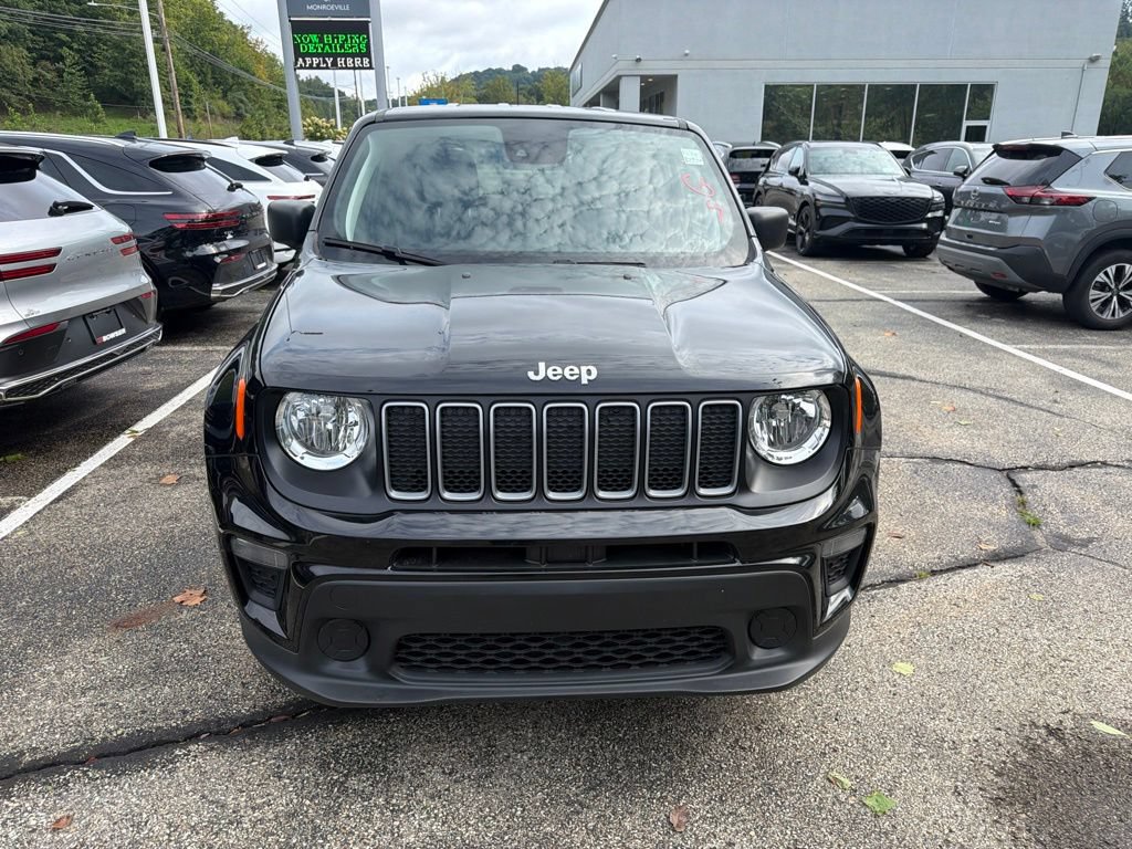 Used 2023 Jeep Renegade Latitude AWD/4WD image 6
