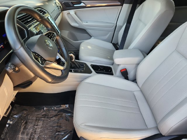 Used 2022 Volkswagen Tiguan SE R-Line FWD image 4