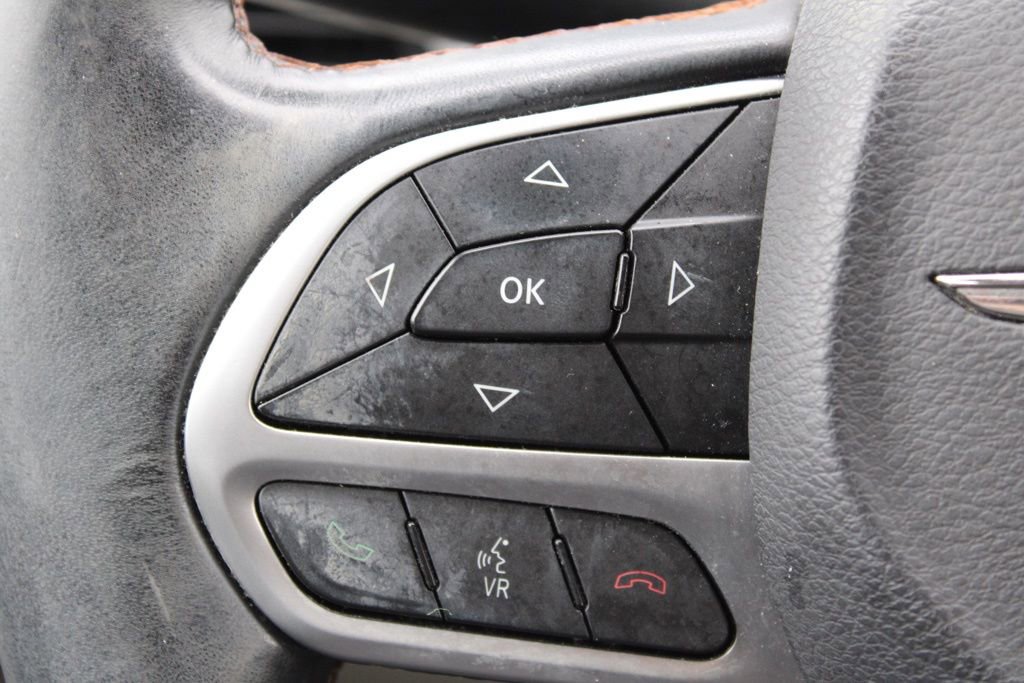 Used 2017 Chrysler Pacifica Touring-L image 33