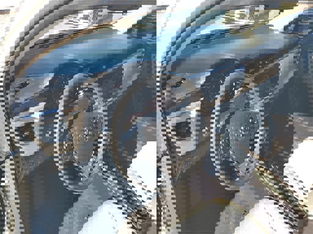 Used 2015 Toyota Corolla LE image 22