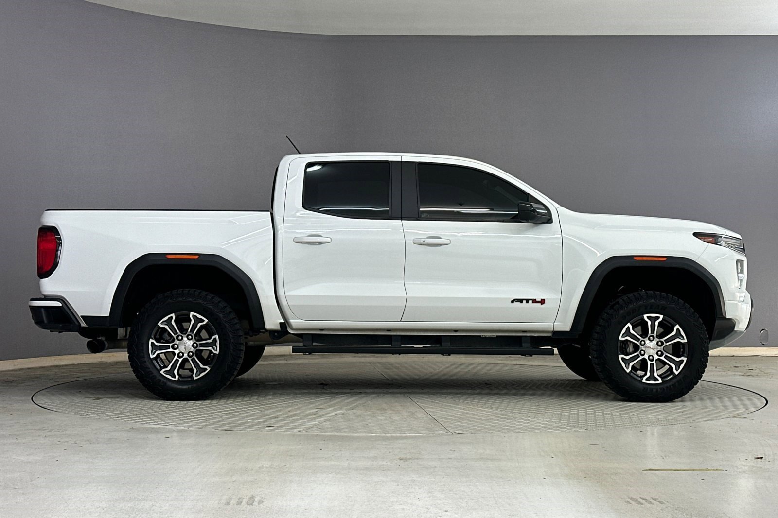 Used 2023 GMC Canyon AT4 w/ AT4 Premium Package image 7