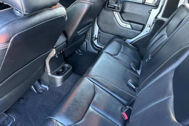 Used 2017 Jeep Wrangler Unlimited Sahara w/ Connectivity Group image 14