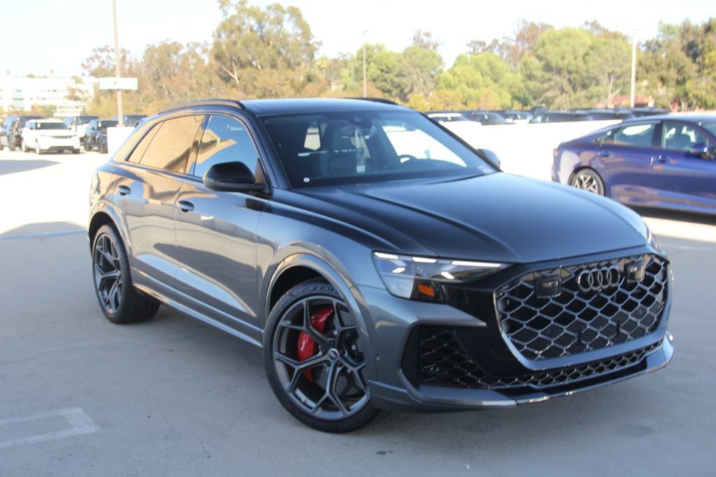 New 2025 Audi RS Q8 performance