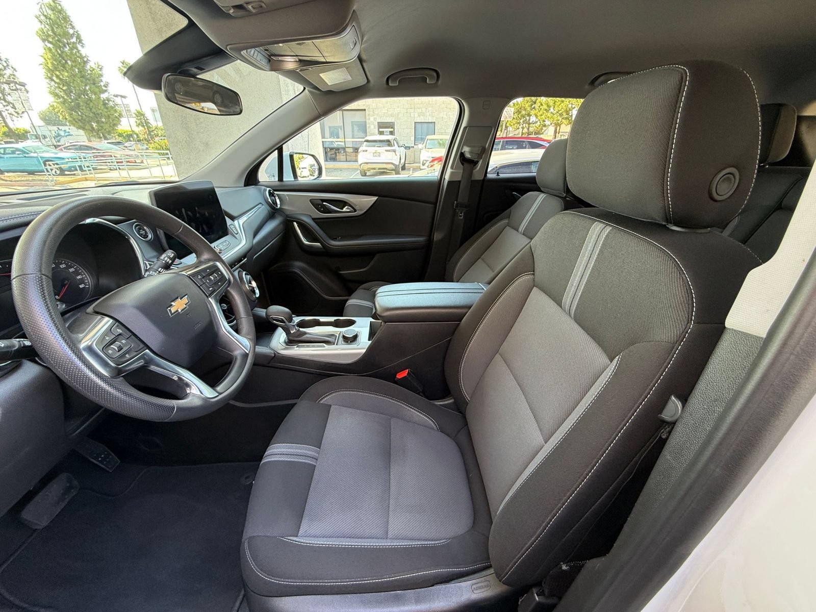 Used 2025 Chevrolet Blazer LT FWD image 24