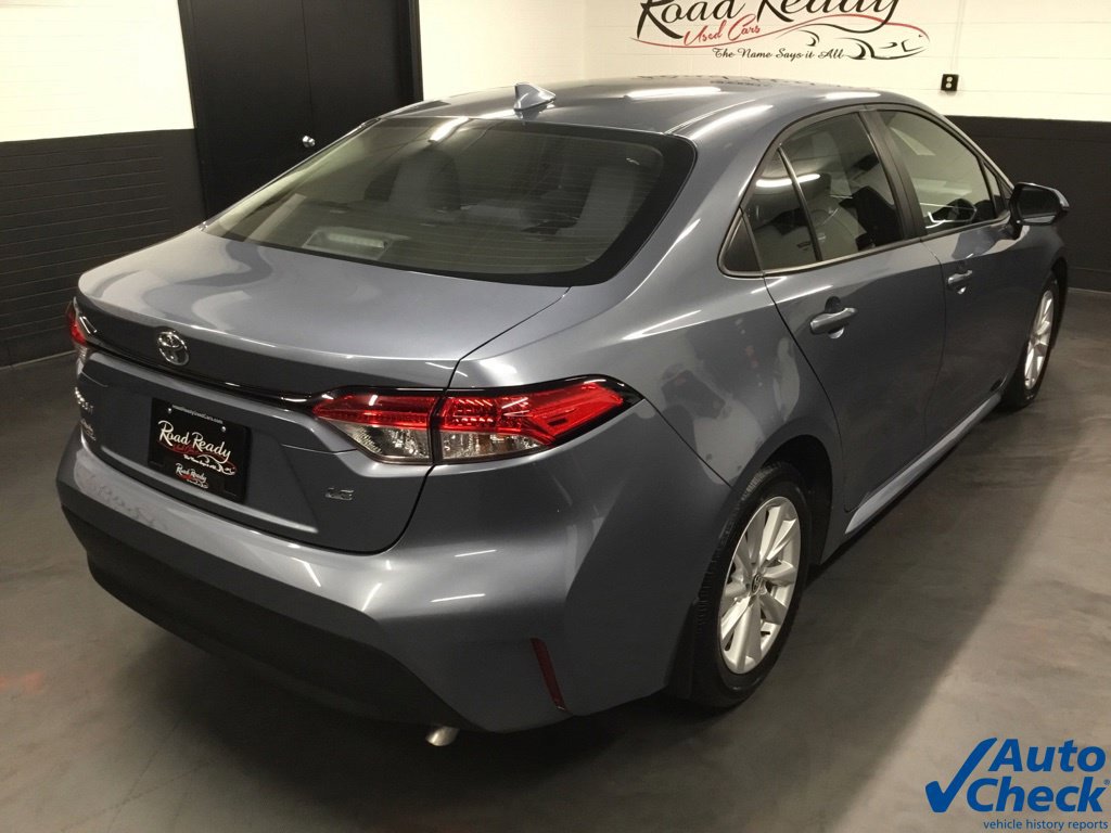 Used 2025 Toyota Corolla LE w/ LE Premium Package FWD image 11
