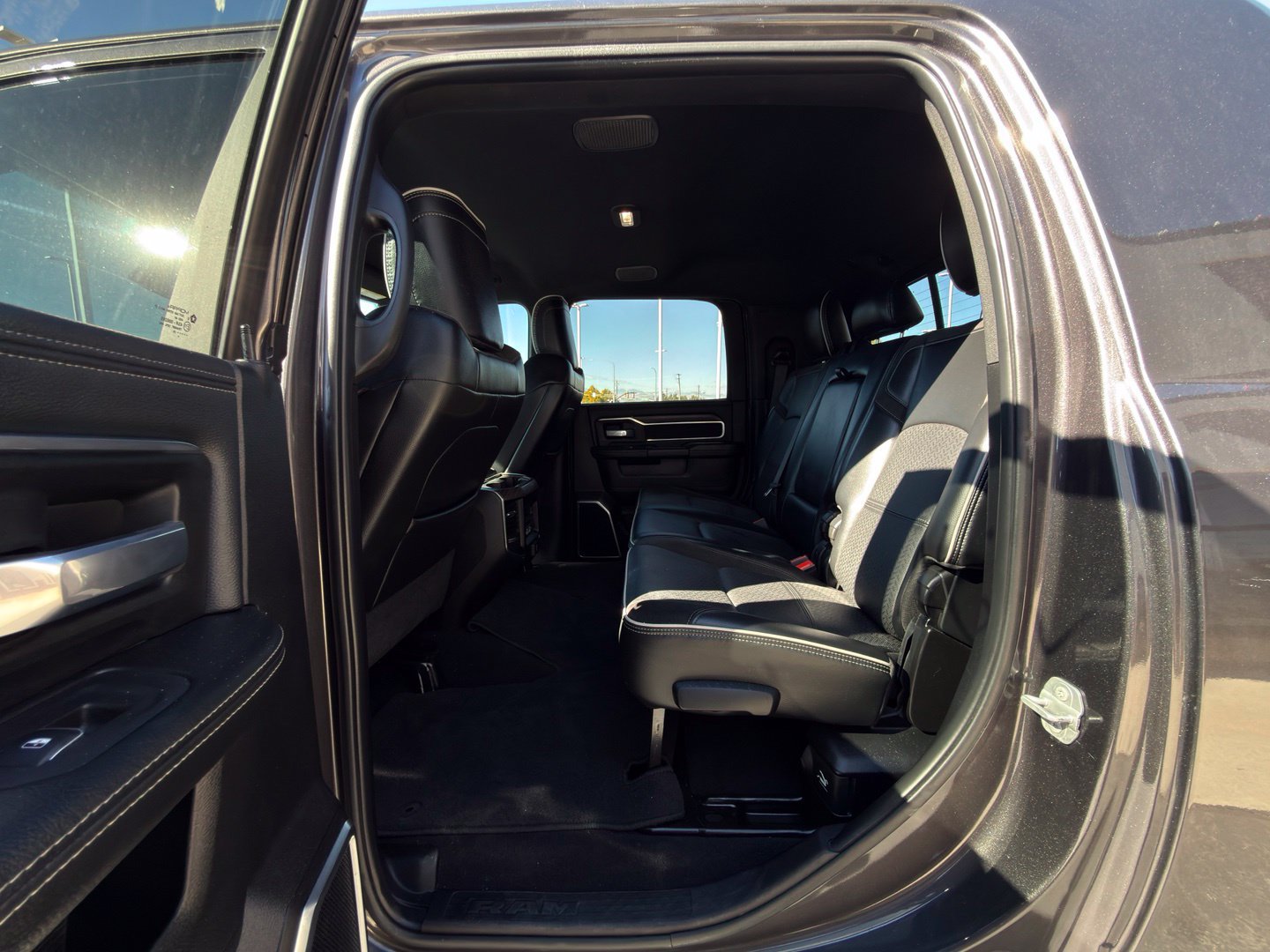 Used 2025 RAM 2500 Laramie w/ Night Edition AWD/4WD image 24