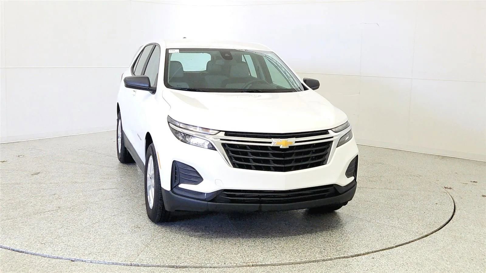 Used 2024 Chevrolet Equinox LS FWD image 2