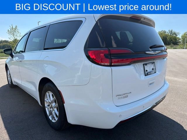 Used 2023 Chrysler Pacifica Touring-L FWD image 16