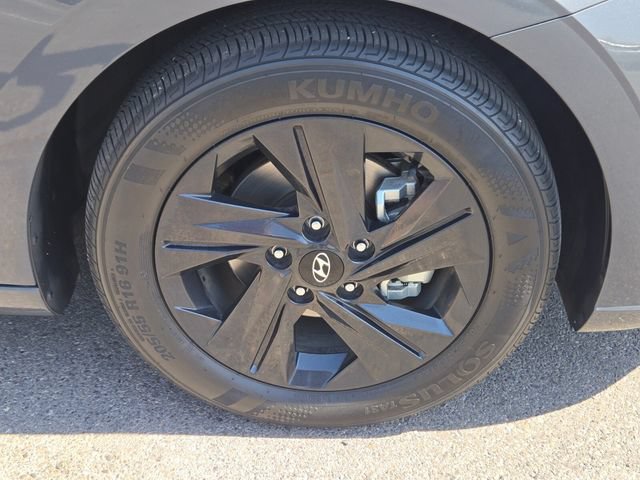 Used 2023 Hyundai Elantra Blue FWD image 13