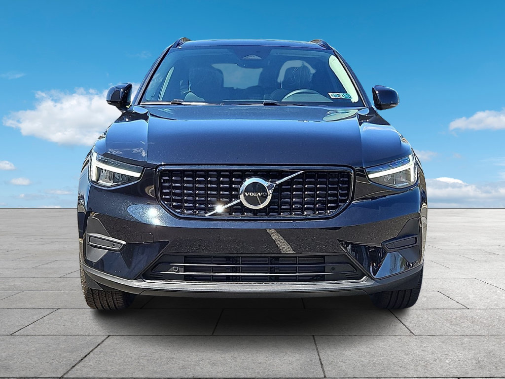 New 2026 Volvo XC40 B5 Core w/ Climate Package AWD/4WD image 2