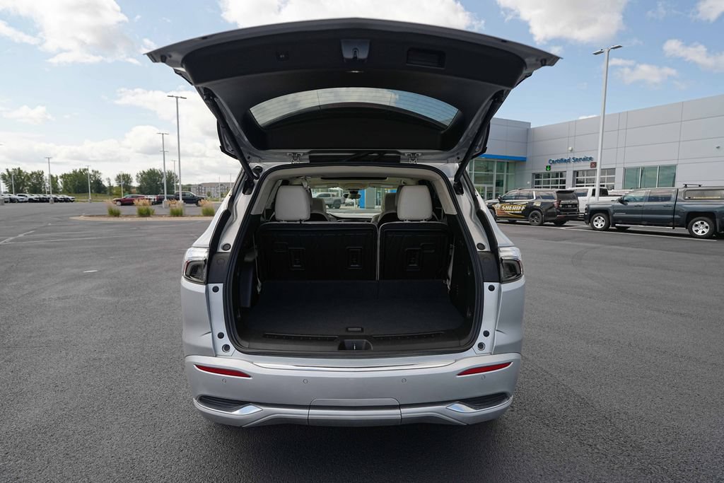 Used 2022 Buick Enclave Avenir w/ Avenir Technology Package AWD/4WD image 13