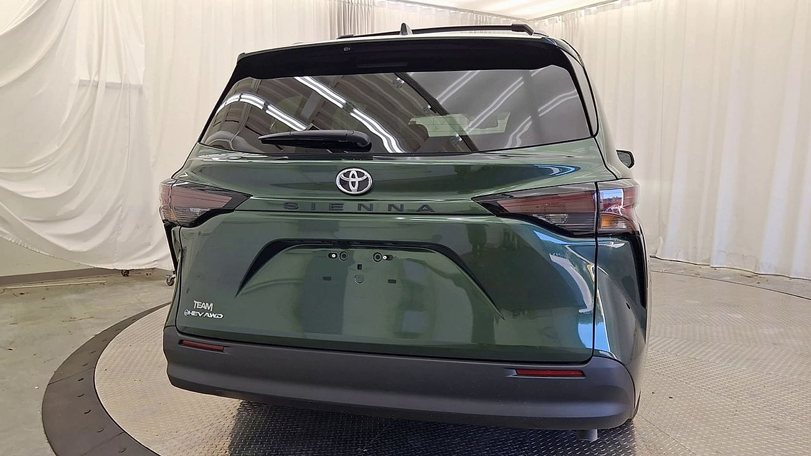 Certified 2026 Toyota Sienna LE AWD/4WD image 4