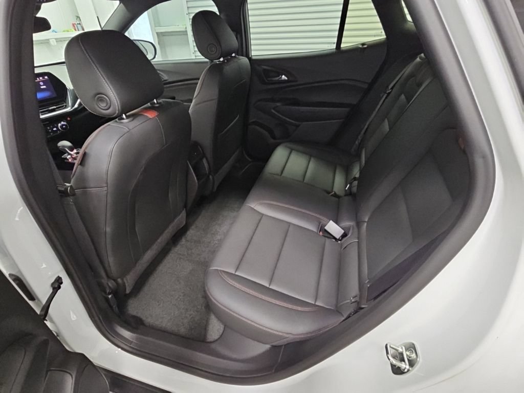 Used 2024 Chevrolet Trax RS FWD image 29