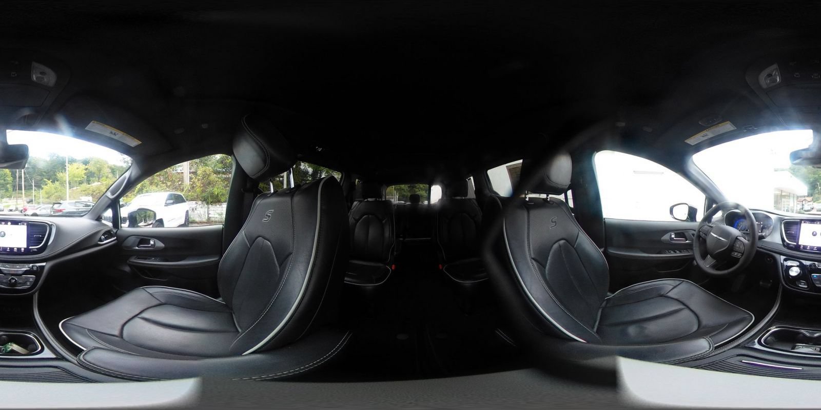 Used 2025 Chrysler Pacifica Limited FWD image 46