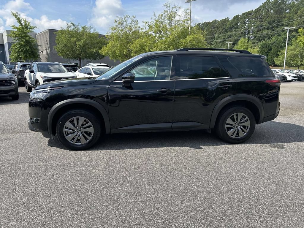 Used 2025 Nissan Pathfinder SV AWD/4WD image 2