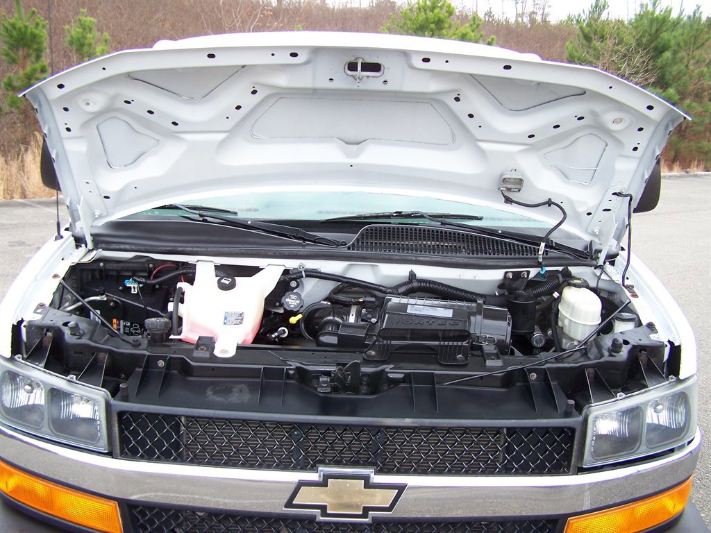 Used 2017 Chevrolet Express 2500 LT w/ LT Preferred Equipment Group image 35