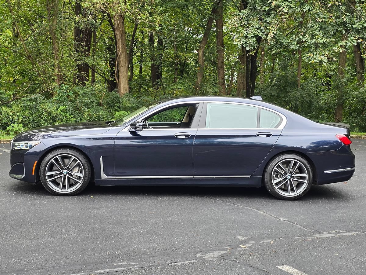 Used 2020 BMW 750i xDrive w/ Executive Package AWD/4WD image 3