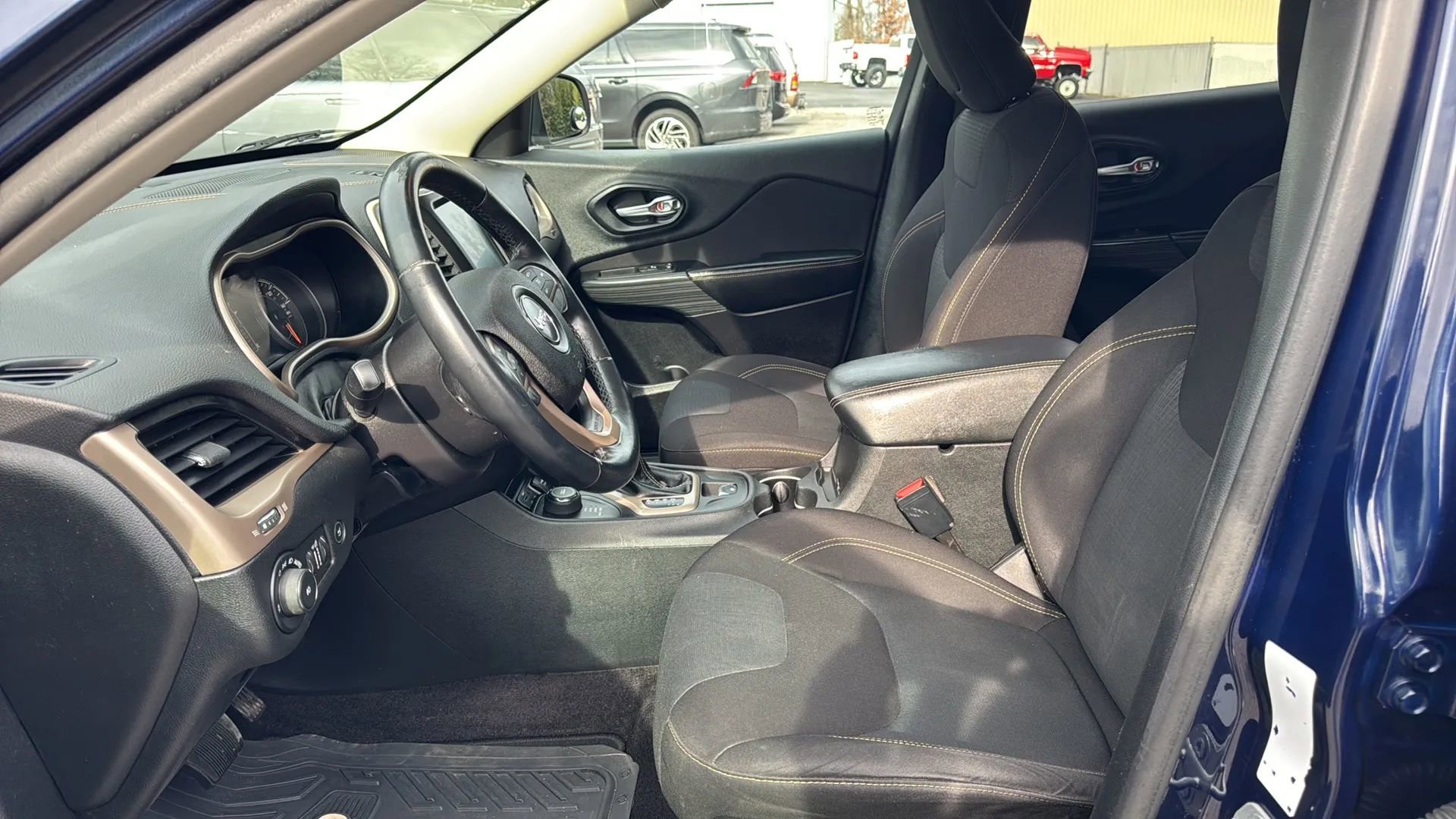 Used 2016 Jeep Cherokee Latitude w/ Comfort/Convenience Group image 10