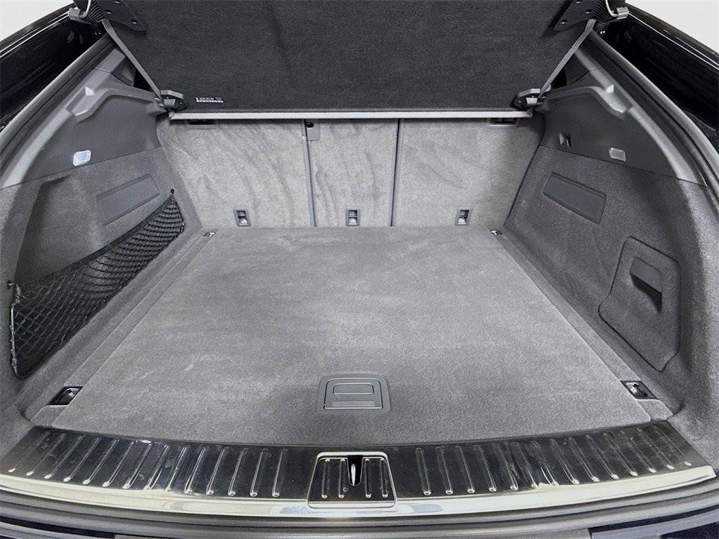 Certified 2023 Porsche Cayenne Platinum Edition image 28