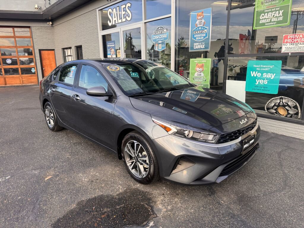 Used 2023 Kia Forte LXS image 3