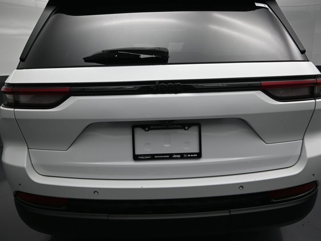 Used 2022 Jeep Grand Cherokee Altitude RWD image 20