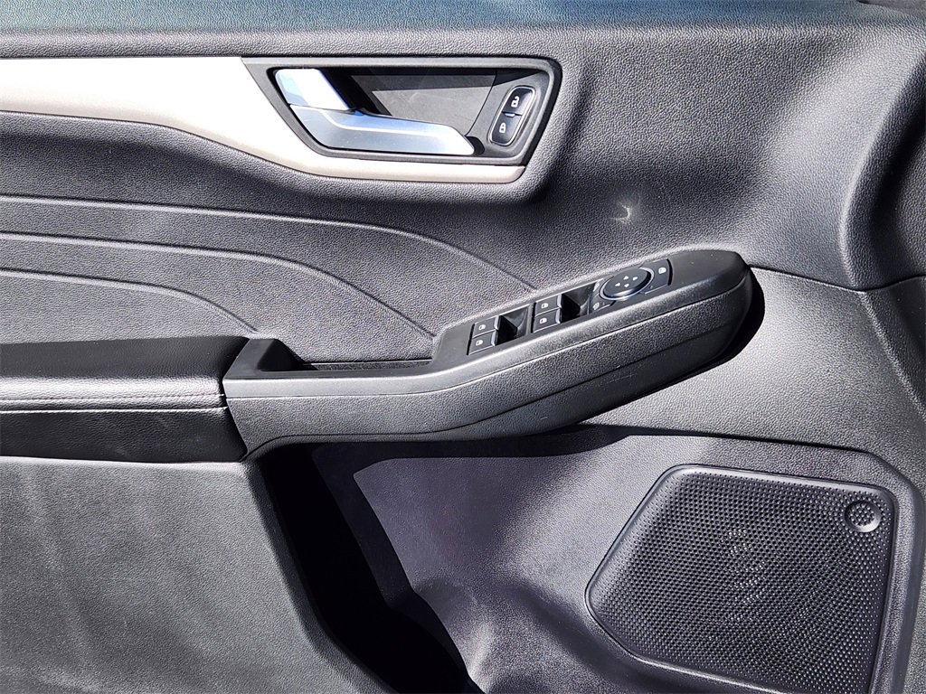 Used 2021 Ford Escape SE w/ Convenience Package image 6