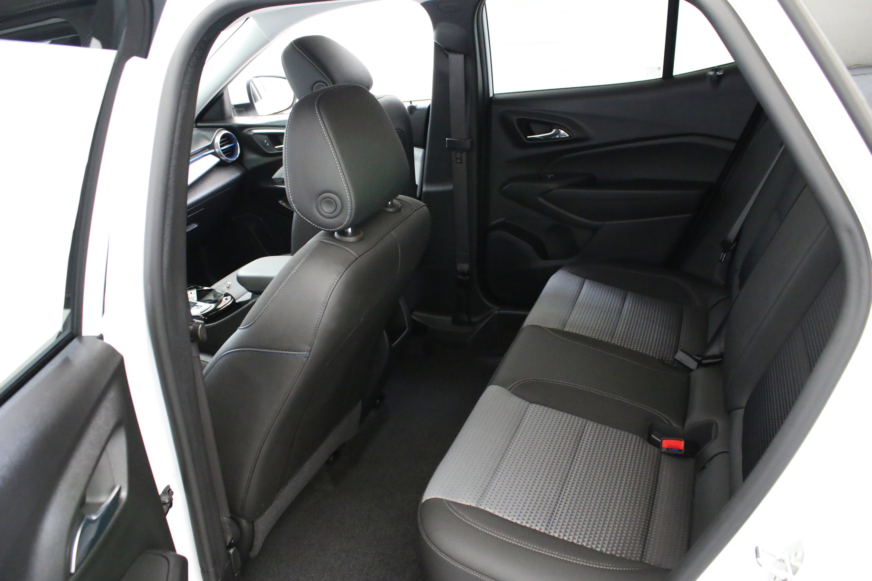 Used 2024 Chevrolet Trax LT image 25