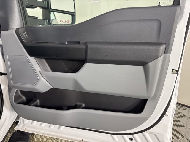 New 2025 Ford F550 4x4 Regular Cab Super Duty image 31
