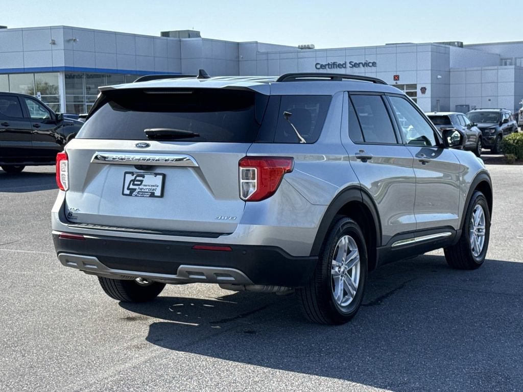 Used 2023 Ford Explorer XLT w/ Equipment Group 202A AWD/4WD image 25