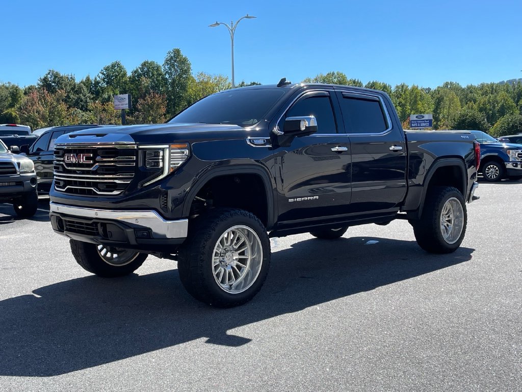 Used 2022 GMC Sierra 1500 SLT w/ SLT Premium Plus Package AWD/4WD image 8